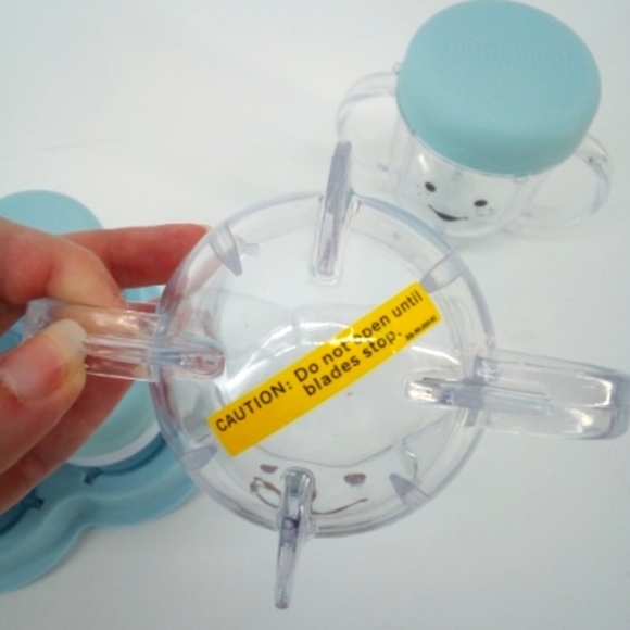 Nutribullet Baby Food Prep System 9 Pieces 6 Months + Storage with Lids - Picture 7 of 10